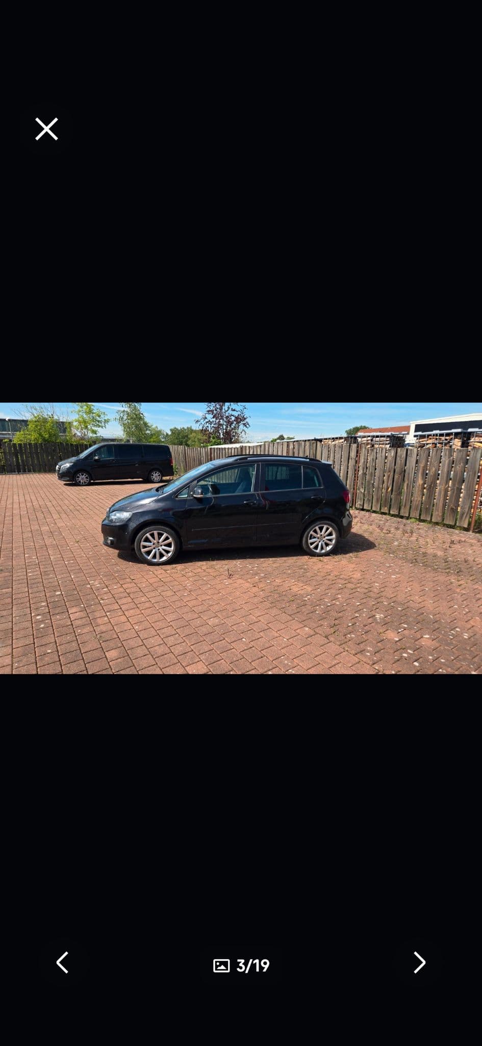 Auto-Foto vom Hof